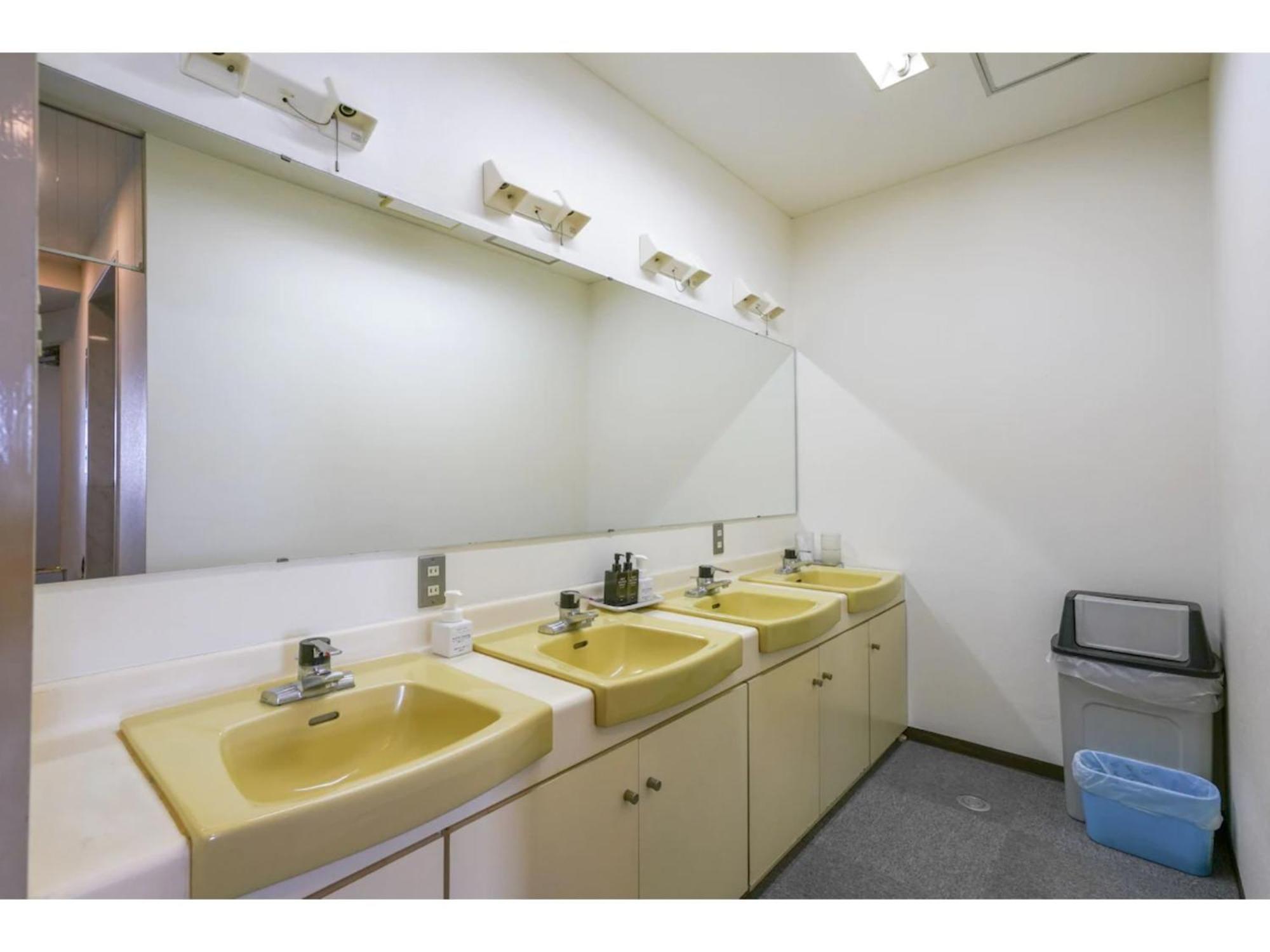Male Only Capsule Inn Hamamatsucho - Vacation Stay 68799V Tokyo Exterior photo