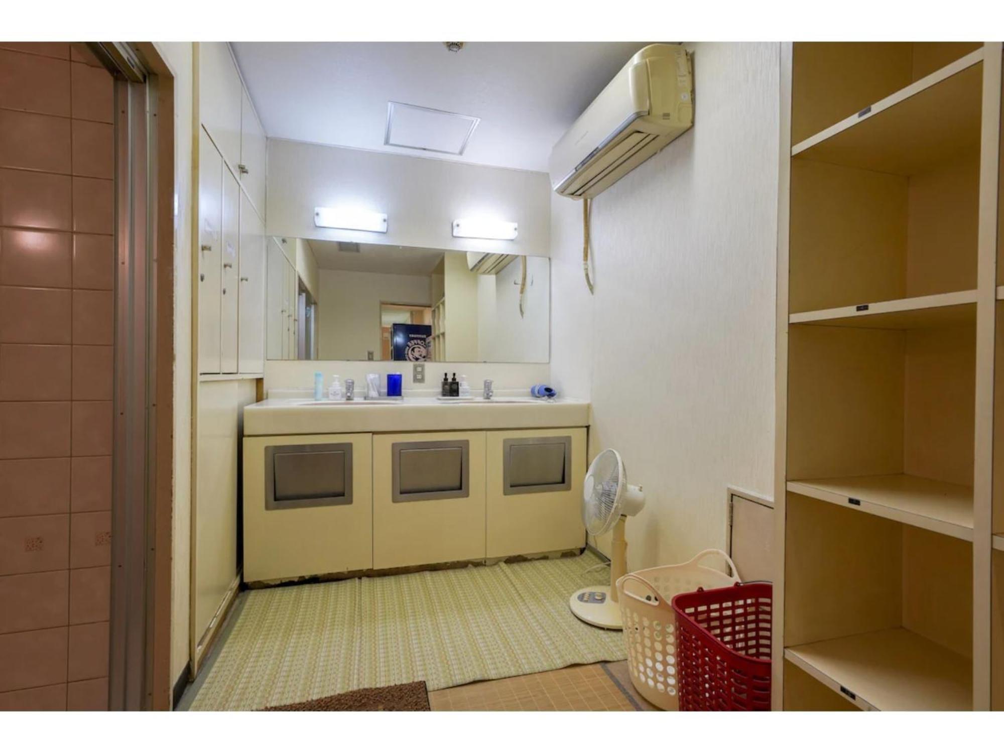 Male Only Capsule Inn Hamamatsucho - Vacation Stay 68799V Tokyo Exterior photo